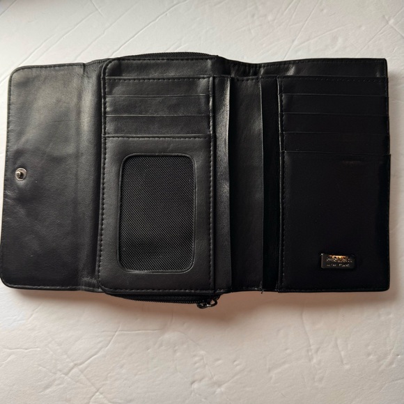 Perlina Black Leather Bifold Wallet - Picture 11 of 13